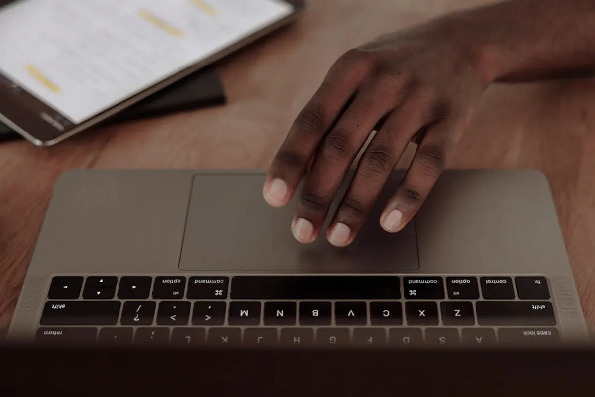 Hand jokes: Meaning, Examples, Synonyms, and How to Use It