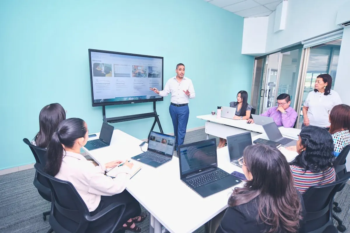 What educationbeing.com Shows About How People Discover Niche Sites Online